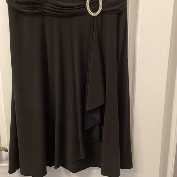 Jersey v-neck cap sleeve dress with ruched waist, a-line skirt - Picture 3 of 6
